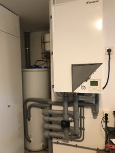Warmtepomp en boiler installatie (binnen)